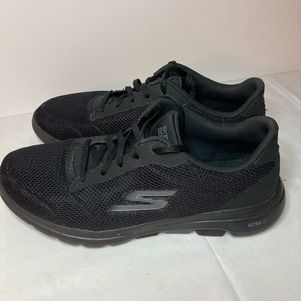 Skechers shoes size 9
